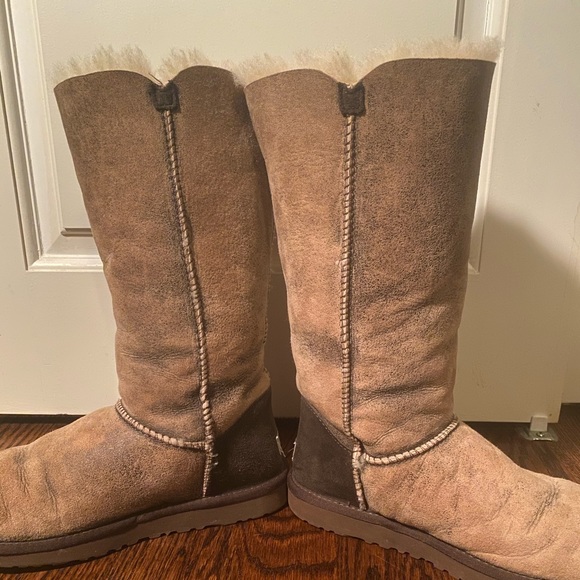 *RARE* UGG Australia Bailey Button Triplet Size 8 - Picture 9 of 14